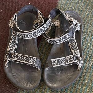 Teva black and grey printed sandal woman’s 9